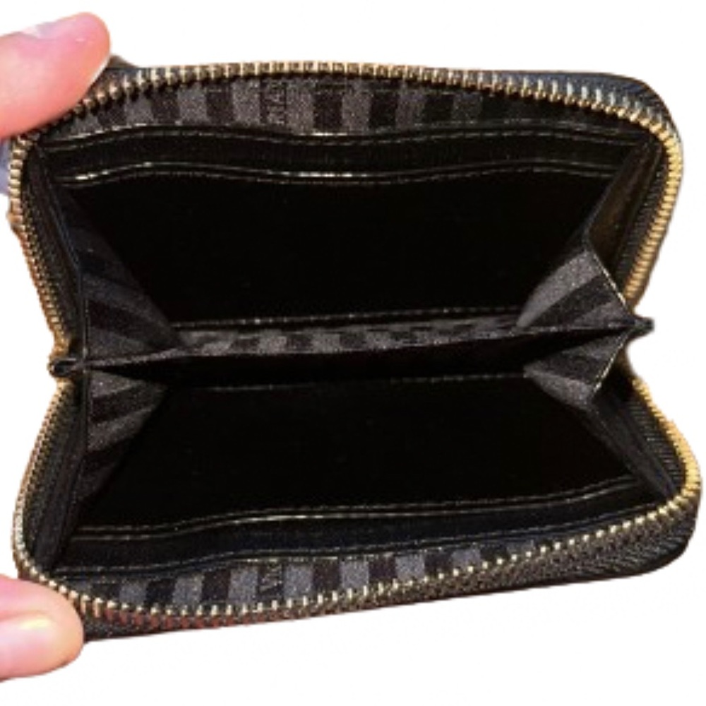 Victoria Secrets NWT floral card wallet - Picture 3 of 4